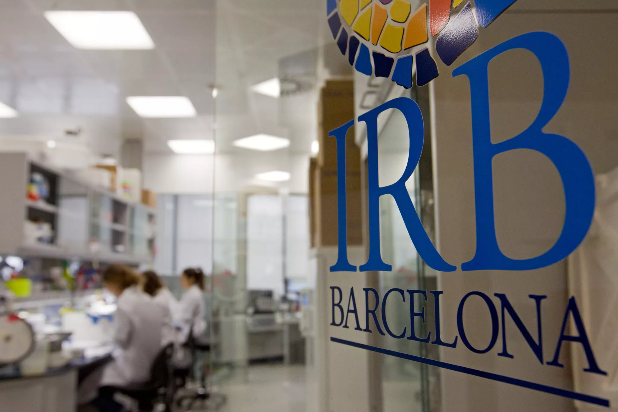 Scientists at IRB Barcelona dance for cancer